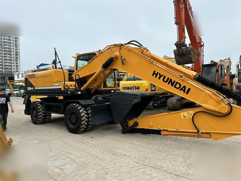 HYUNDAI ROBEX 210W-9 - 휠 굴삭기 : 사진 4 HYUNDAI ROBEX 210W-9 - 휠 굴삭기 : 사진 4