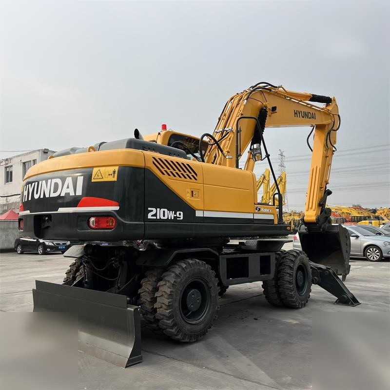 HYUNDAI ROBEX 210W-9 - 휠 굴삭기 : 사진 3 HYUNDAI ROBEX 210W-9 - 휠 굴삭기 : 사진 3
