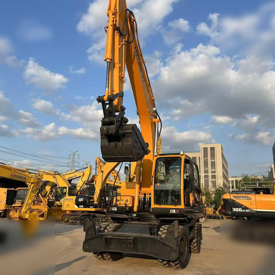 HYUNDAI ROBEX 210W-9 - 휠 굴삭기 : 사진 2 HYUNDAI ROBEX 210W-9 - 휠 굴삭기 : 사진 2