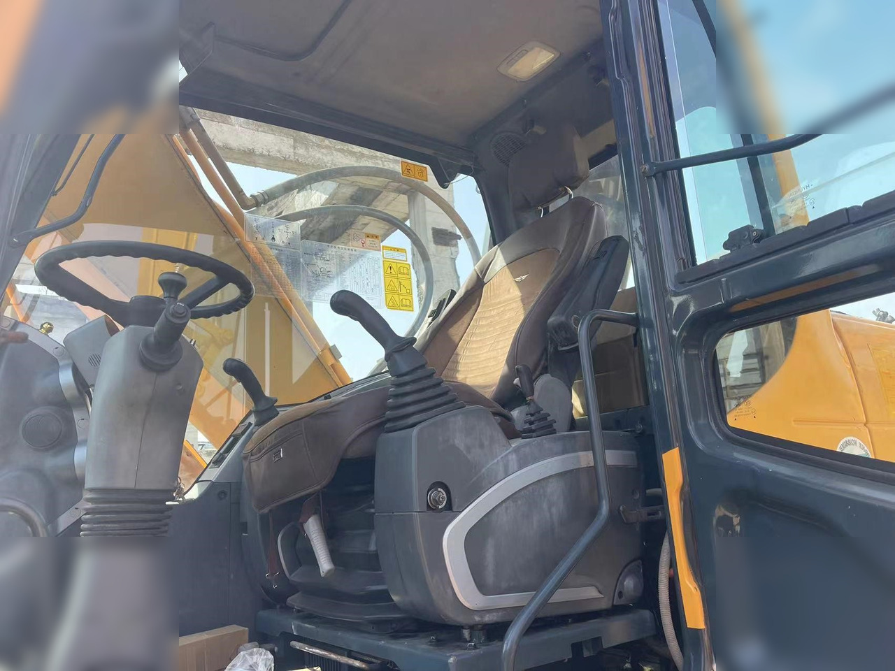 HYUNDAI ROBEX 210W-9 - 휠 굴삭기 : 사진 5 HYUNDAI ROBEX 210W-9 - 휠 굴삭기 : 사진 5