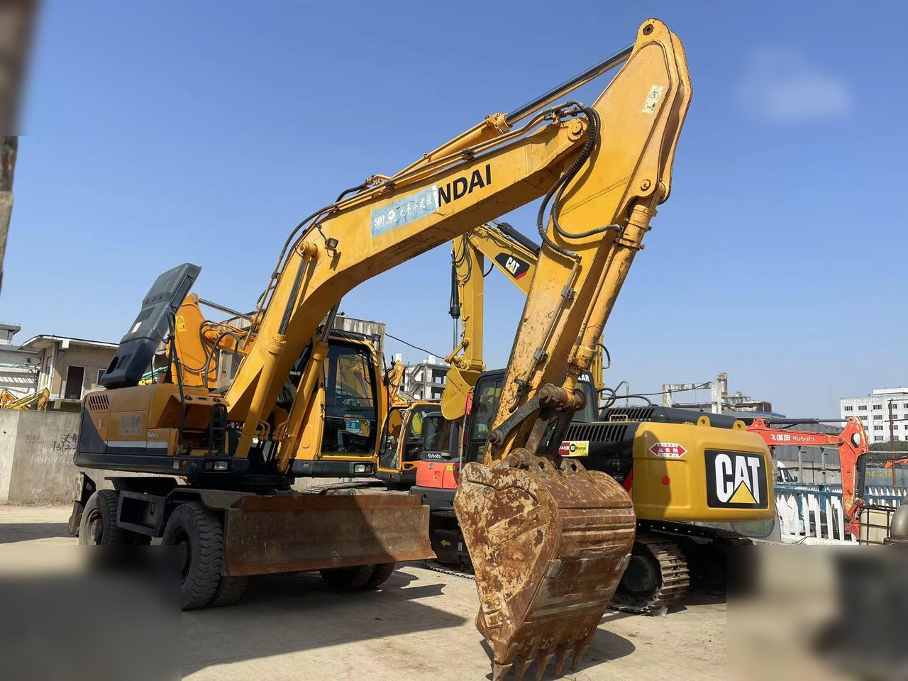 HYUNDAI ROBEX 210W-9 - 휠 굴삭기 : 사진 1 HYUNDAI ROBEX 210W-9 - 휠 굴삭기 : 사진 1