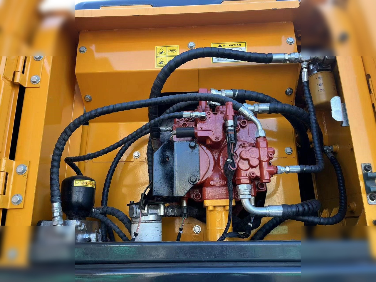 HYUNDAI ROBEX 210W-9 - 휠 굴삭기 : 사진 5 HYUNDAI ROBEX 210W-9 - 휠 굴삭기 : 사진 5