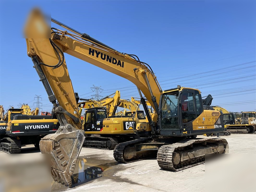 HYUNDAI ROBEX 220 LC-9S - 크롤러 굴삭기 : 사진 1 HYUNDAI ROBEX 220 LC-9S - 크롤러 굴삭기 : 사진 1