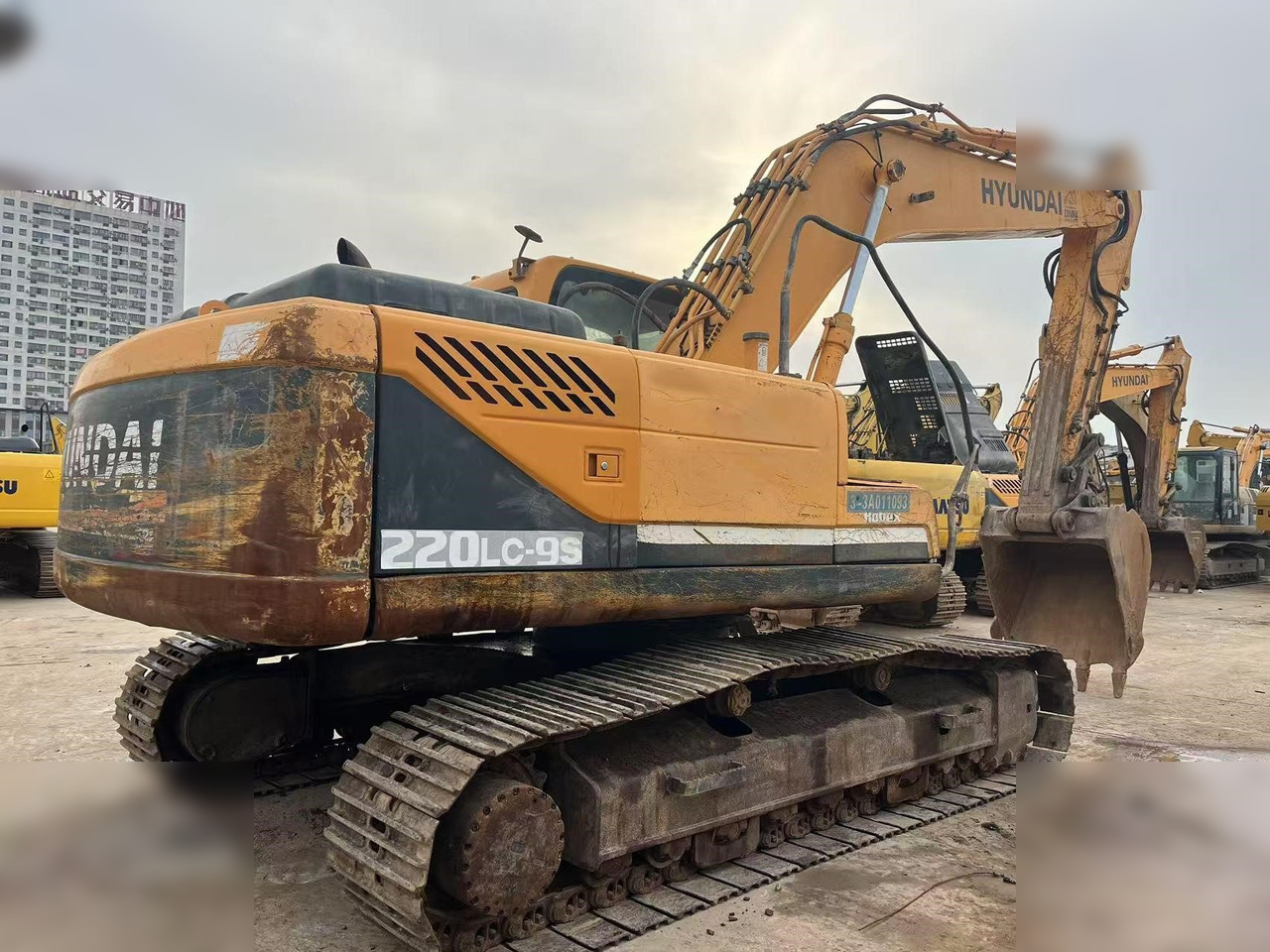 HYUNDAI ROBEX 220 LC-9S - 크롤러 굴삭기 : 사진 4 HYUNDAI ROBEX 220 LC-9S - 크롤러 굴삭기 : 사진 4