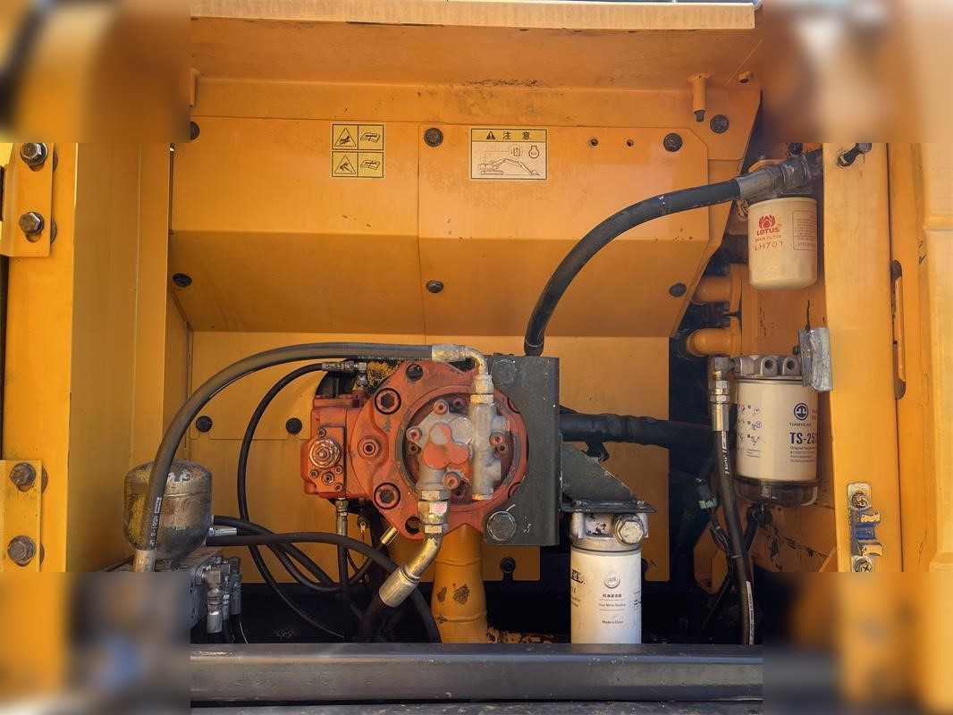 크롤러 굴삭기 HYUNDAI ROBEX 220 LC-9S : 사진 8 크롤러 굴삭기 HYUNDAI ROBEX 220 LC-9S : 사진 8