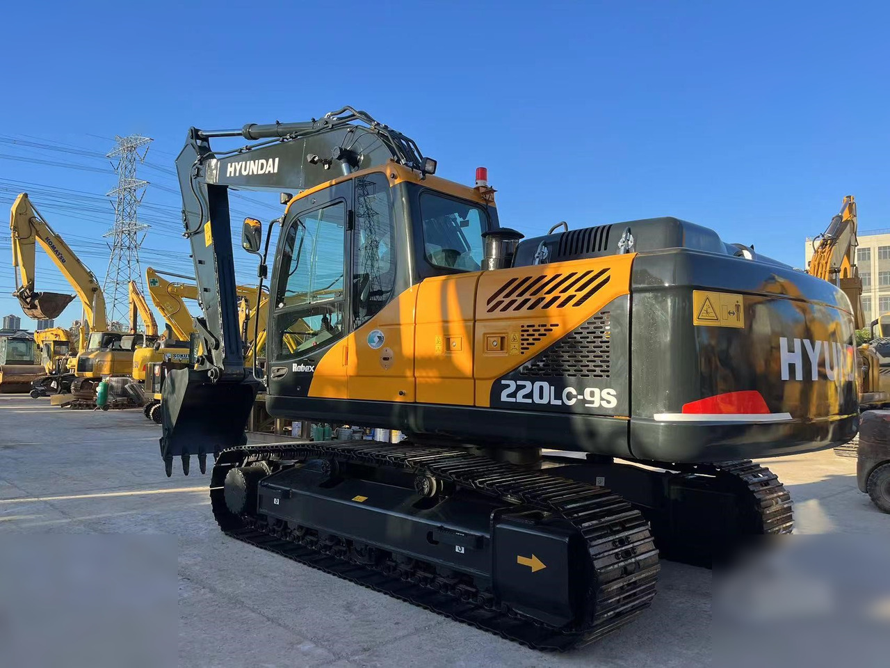 HYUNDAI ROBEX 220 LC-9S - 크롤러 굴삭기 : 사진 1 HYUNDAI ROBEX 220 LC-9S - 크롤러 굴삭기 : 사진 1