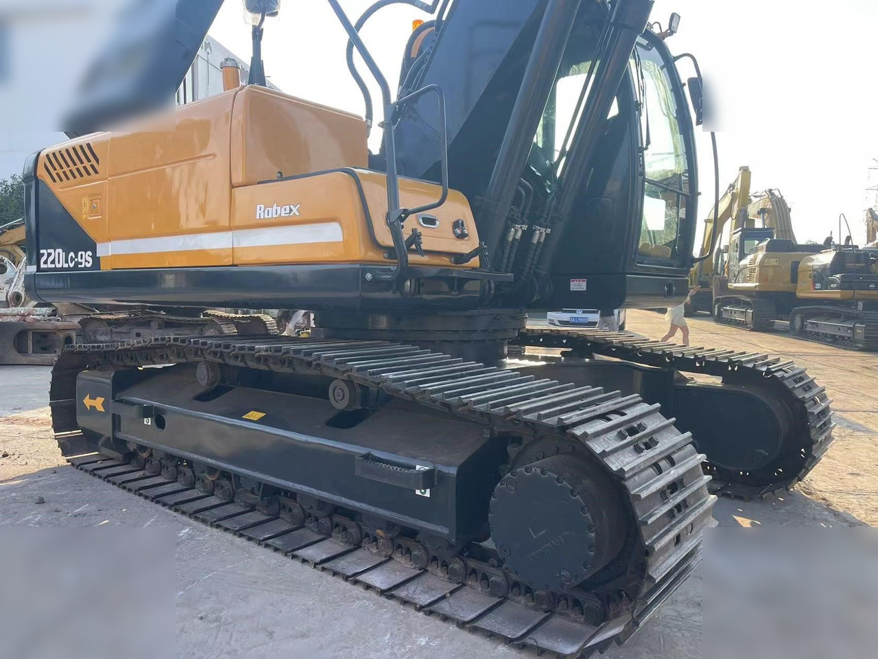 HYUNDAI ROBEX 220 LC-9S - 크롤러 굴삭기 : 사진 5 HYUNDAI ROBEX 220 LC-9S - 크롤러 굴삭기 : 사진 5