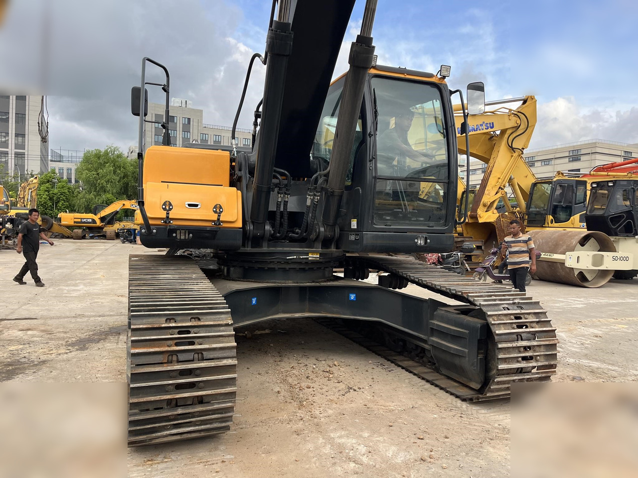 HYUNDAI ROBEX 300 LC-9 - 크롤러 굴삭기 : 사진 4 HYUNDAI ROBEX 300 LC-9 - 크롤러 굴삭기 : 사진 4