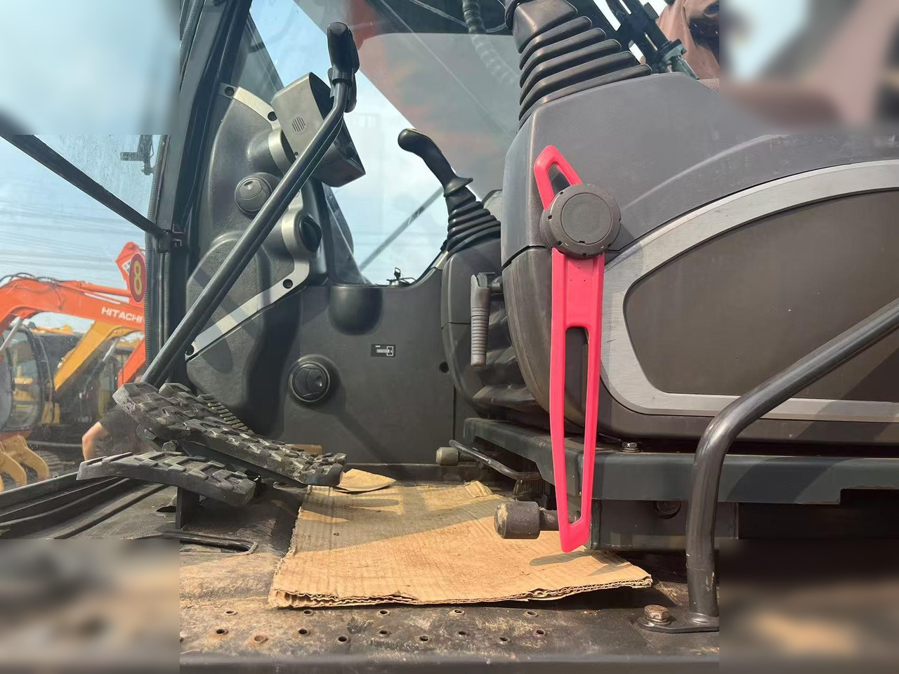 HYUNDAI ROBEX 300 LR-9 - 크롤러 굴삭기 : 사진 5 HYUNDAI ROBEX 300 LR-9 - 크롤러 굴삭기 : 사진 5