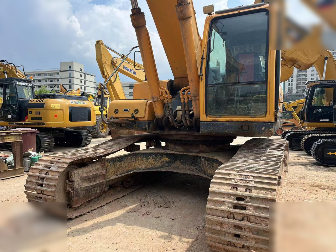 HYUNDAI ROBEX 305 LC-9T - 크롤러 굴삭기 : 사진 4 HYUNDAI ROBEX 305 LC-9T - 크롤러 굴삭기 : 사진 4