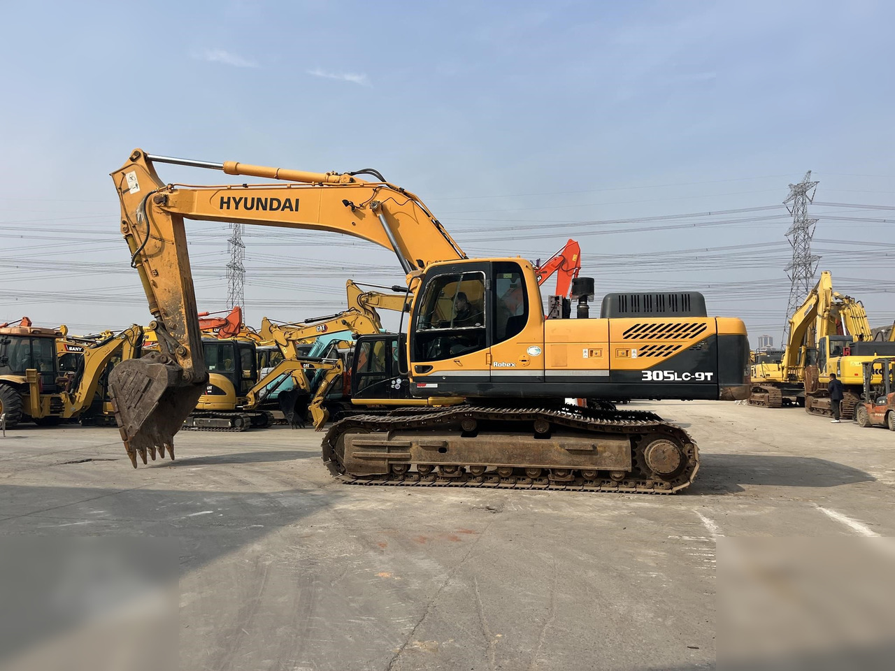 HYUNDAI ROBEX 305 LC-9T - 크롤러 굴삭기 : 사진 1 HYUNDAI ROBEX 305 LC-9T - 크롤러 굴삭기 : 사진 1