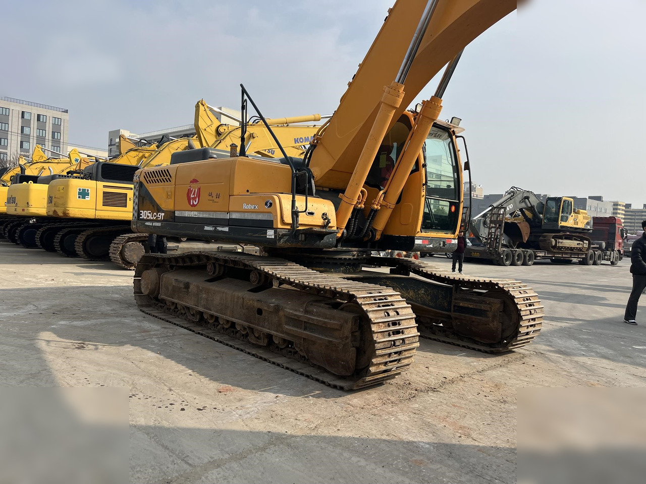 HYUNDAI ROBEX 305 LC-9T - 크롤러 굴삭기 : 사진 4 HYUNDAI ROBEX 305 LC-9T - 크롤러 굴삭기 : 사진 4