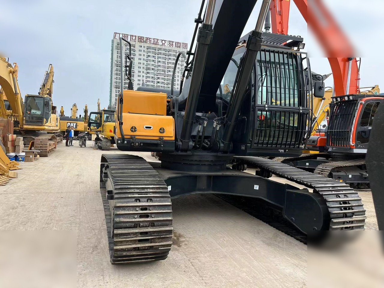 HYUNDAI ROBEX 330 LC-9S - 크롤러 굴삭기 : 사진 3 HYUNDAI ROBEX 330 LC-9S - 크롤러 굴삭기 : 사진 3