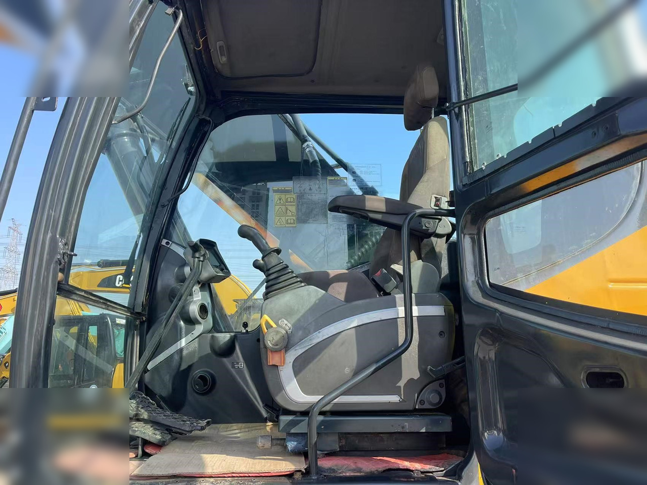 HYUNDAI ROBEX 330 LC-9S - 크롤러 굴삭기 : 사진 4 HYUNDAI ROBEX 330 LC-9S - 크롤러 굴삭기 : 사진 4