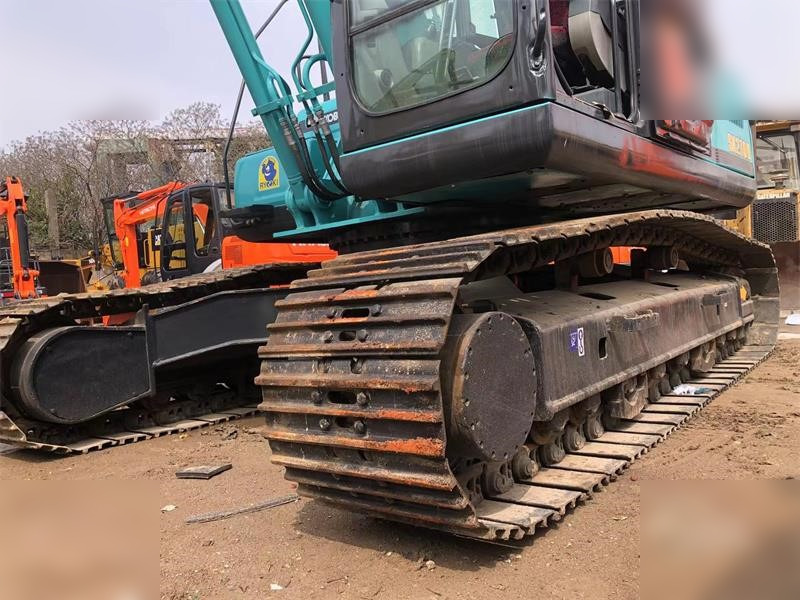 KOBELCO SK210-8 - 크롤러 굴삭기 : 사진 4 KOBELCO SK210-8 - 크롤러 굴삭기 : 사진 4