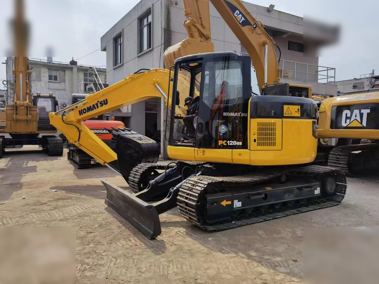 KOMATSU PC128US-1 - 크롤러 굴삭기 : 사진 3 KOMATSU PC128US-1 - 크롤러 굴삭기 : 사진 3