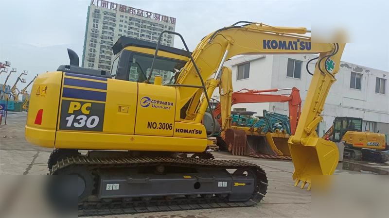KOMATSU PC130-7 - 크롤러 굴삭기 : 사진 1 KOMATSU PC130-7 - 크롤러 굴삭기 : 사진 1
