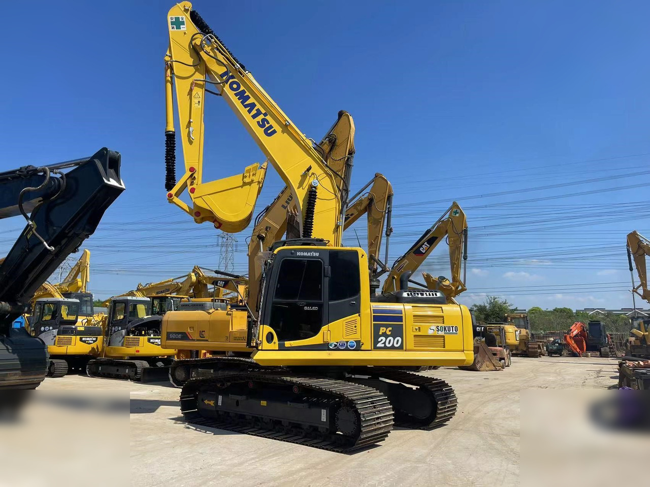 KOMATSU PC200-8 - 크롤러 굴삭기 : 사진 2 KOMATSU PC200-8 - 크롤러 굴삭기 : 사진 2