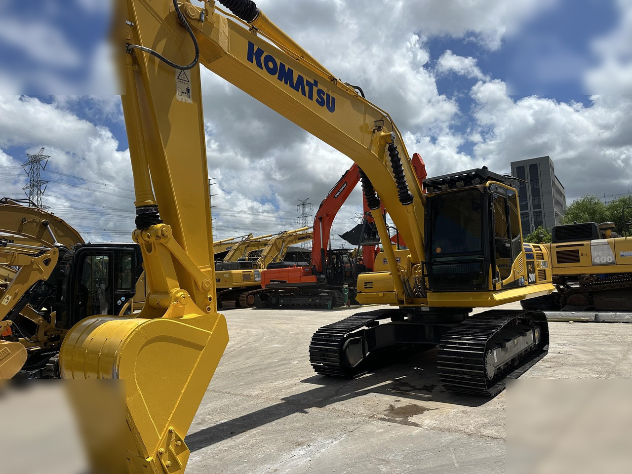 KOMATSU PC200-8 - 크롤러 굴삭기 : 사진 2 KOMATSU PC200-8 - 크롤러 굴삭기 : 사진 2