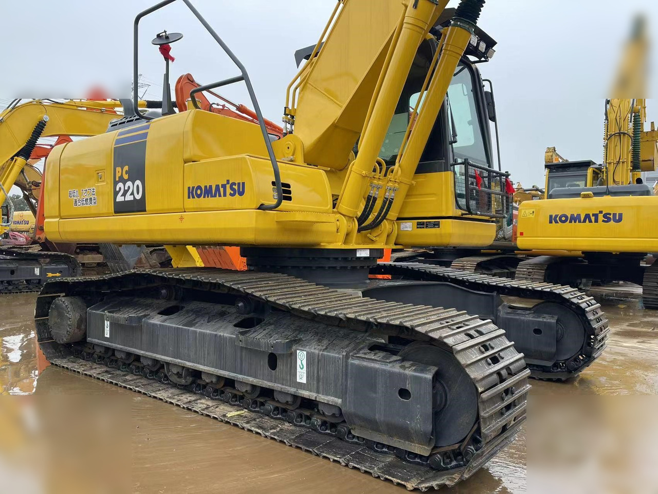 KOMATSU PC200-8 - 크롤러 굴삭기 : 사진 4 KOMATSU PC200-8 - 크롤러 굴삭기 : 사진 4