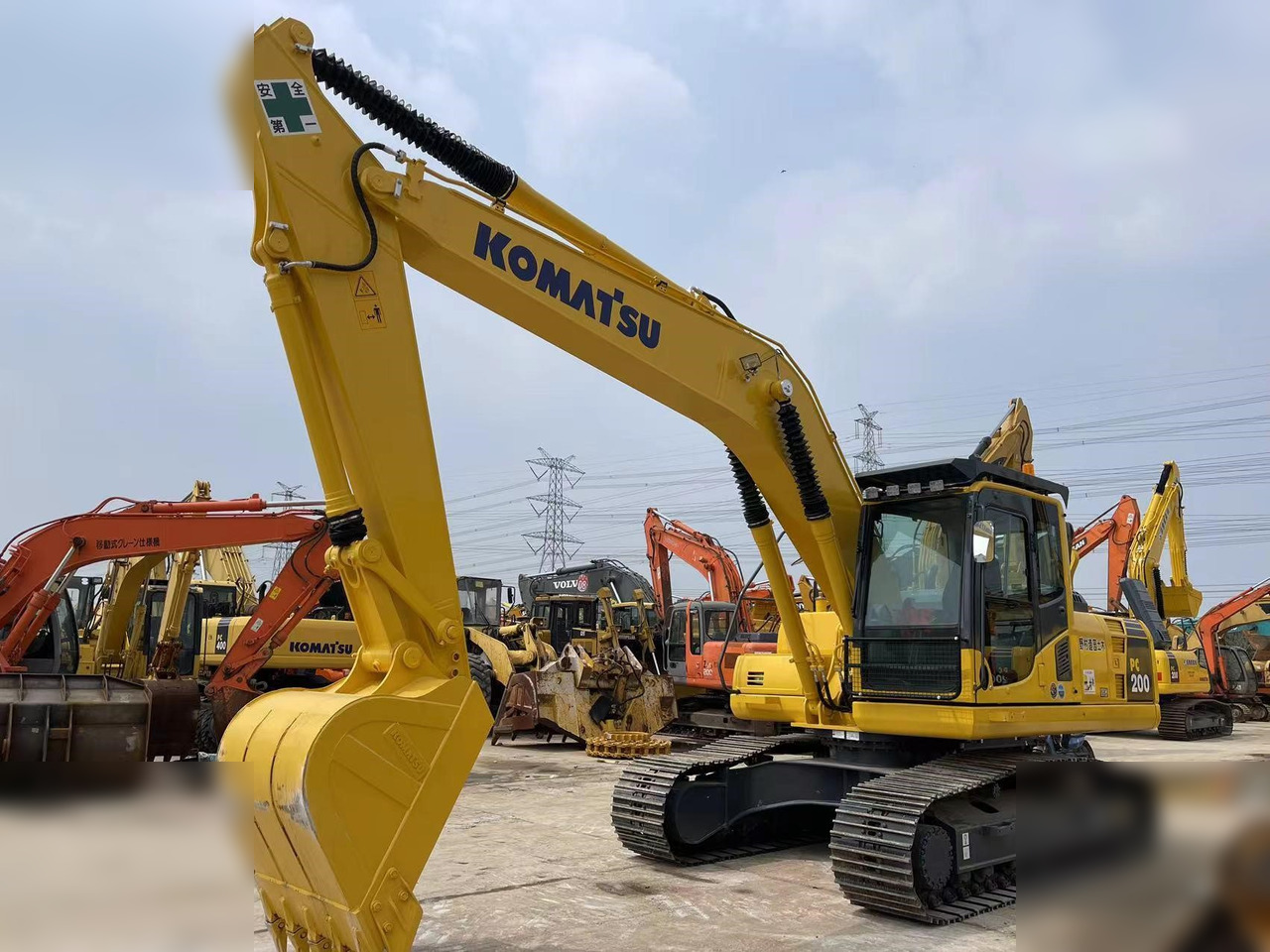 KOMATSU PC200-8 - 크롤러 굴삭기 : 사진 3 KOMATSU PC200-8 - 크롤러 굴삭기 : 사진 3