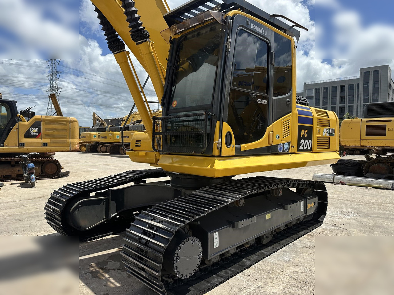 KOMATSU PC200-8 - 크롤러 굴삭기 : 사진 4 KOMATSU PC200-8 - 크롤러 굴삭기 : 사진 4