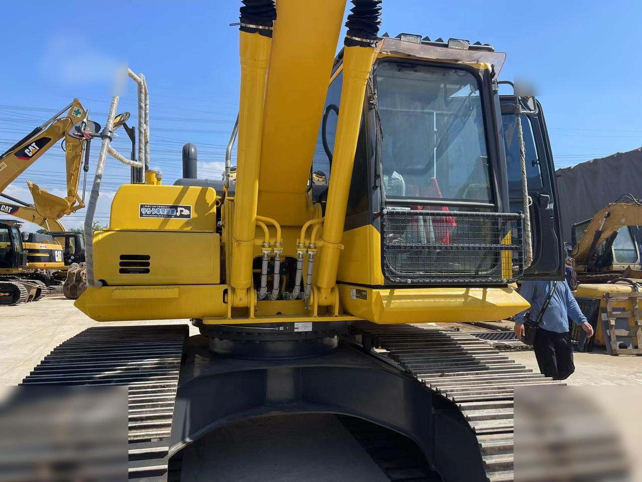 KOMATSU PC200-8 - 크롤러 굴삭기 : 사진 4 KOMATSU PC200-8 - 크롤러 굴삭기 : 사진 4