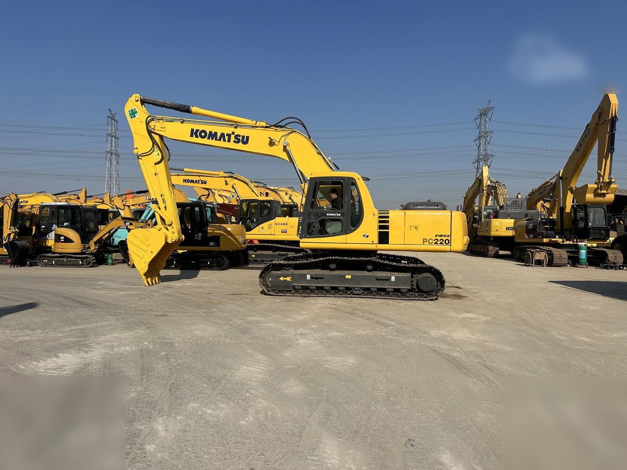 KOMATSU PC220-6 - 크롤러 굴삭기 : 사진 1 KOMATSU PC220-6 - 크롤러 굴삭기 : 사진 1