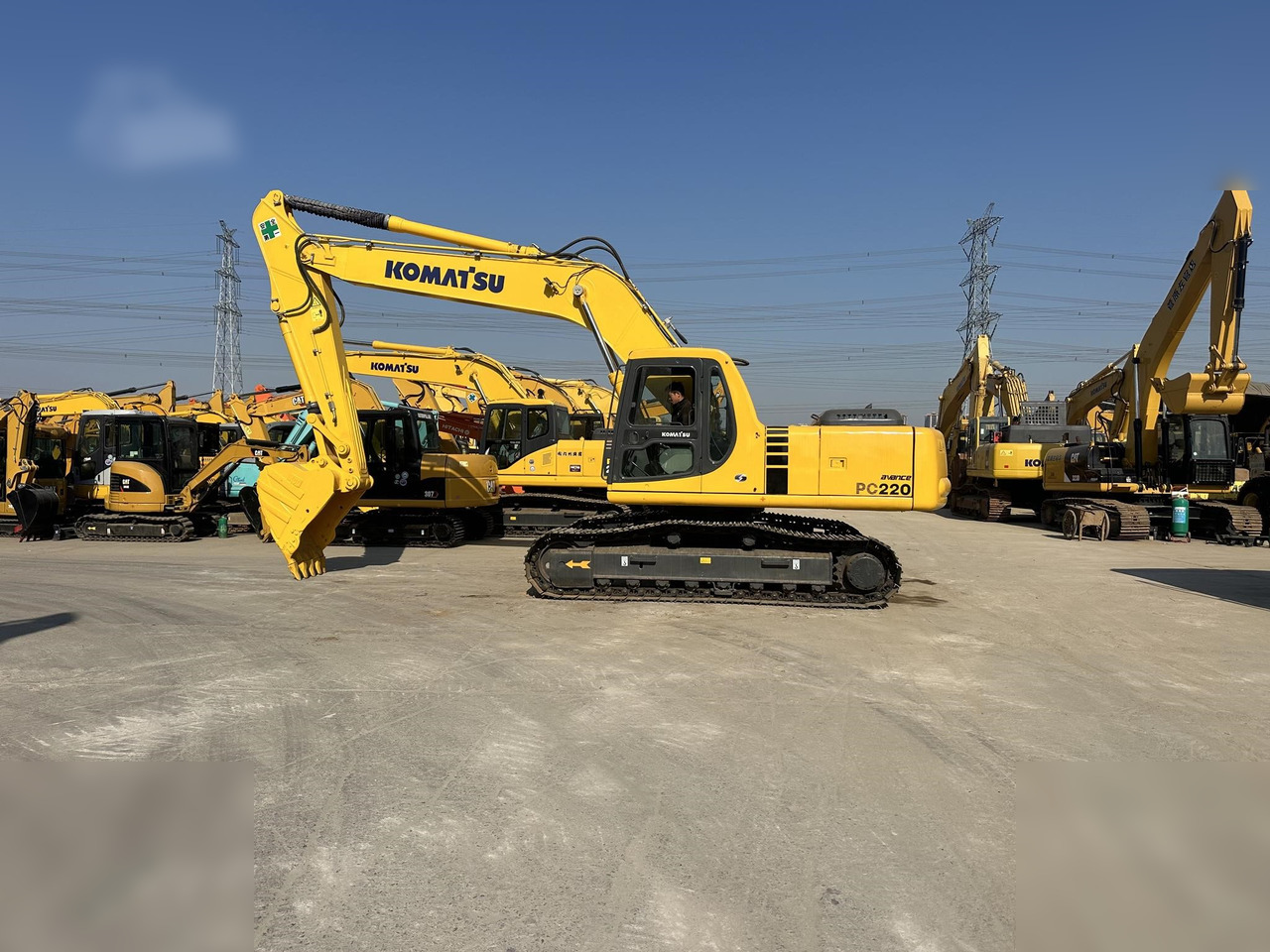 KOMATSU PC220-6 - 크롤러 굴삭기 : 사진 1 KOMATSU PC220-6 - 크롤러 굴삭기 : 사진 1