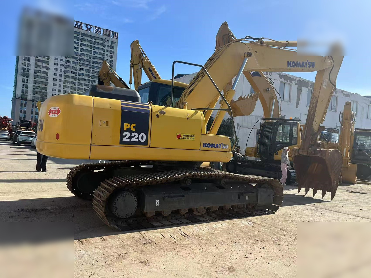 KOMATSU PC220-7 - 크롤러 굴삭기 : 사진 2 KOMATSU PC220-7 - 크롤러 굴삭기 : 사진 2