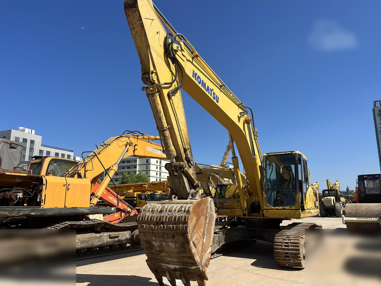 KOMATSU PC220-7 - 크롤러 굴삭기 : 사진 3 KOMATSU PC220-7 - 크롤러 굴삭기 : 사진 3