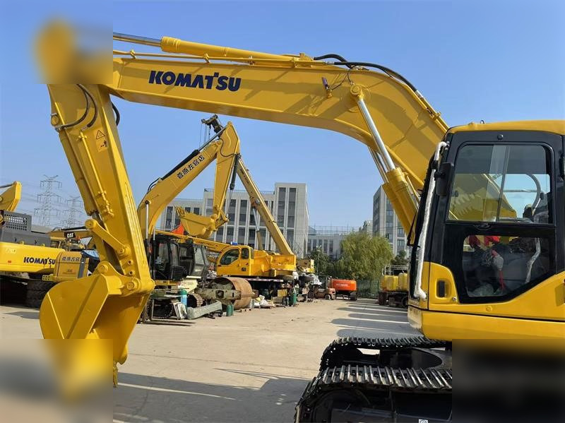 KOMATSU PC220-7 - 크롤러 굴삭기 : 사진 4 KOMATSU PC220-7 - 크롤러 굴삭기 : 사진 4