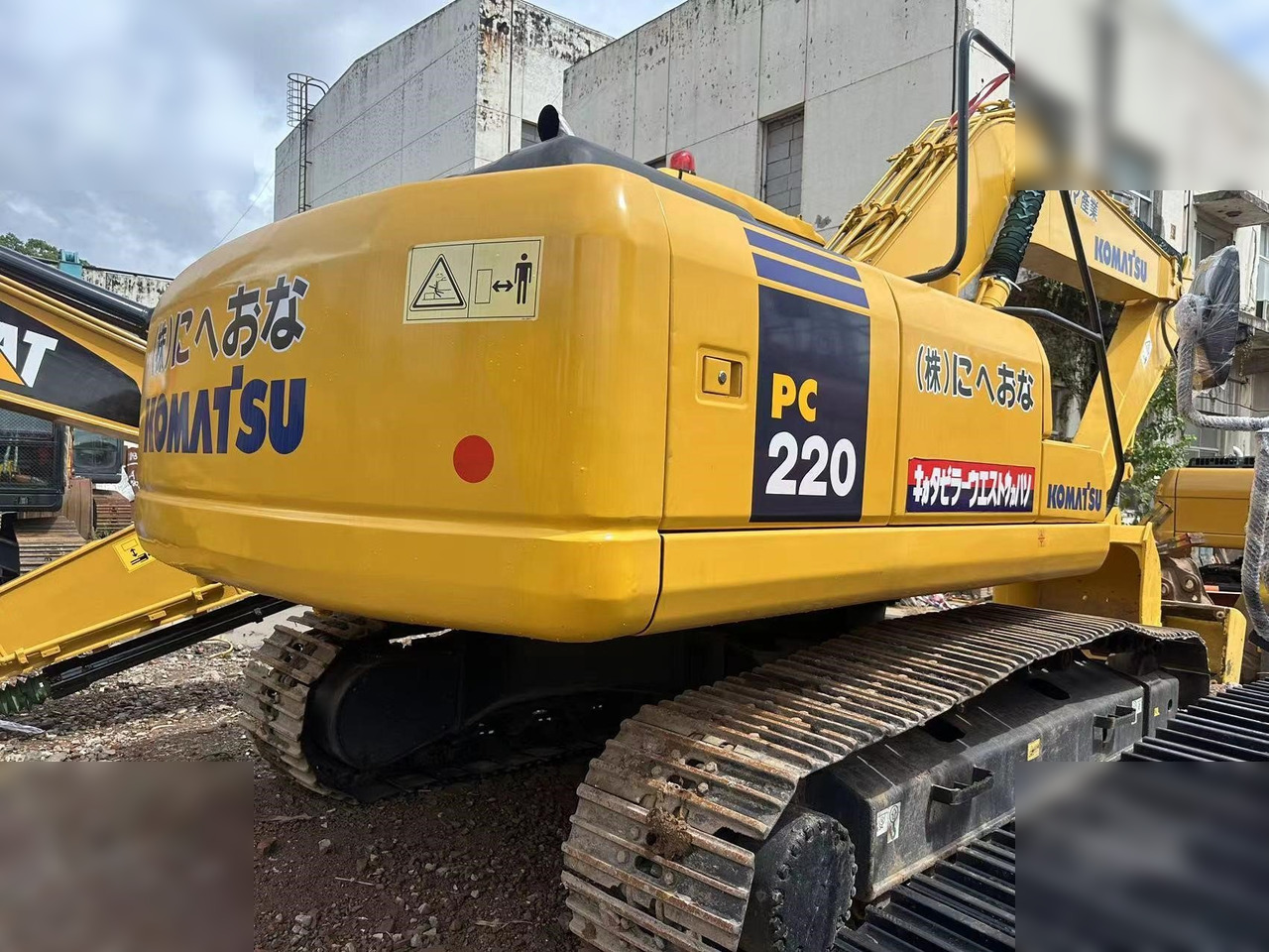 KOMATSU PC220-7 - 크롤러 굴삭기 : 사진 1 KOMATSU PC220-7 - 크롤러 굴삭기 : 사진 1