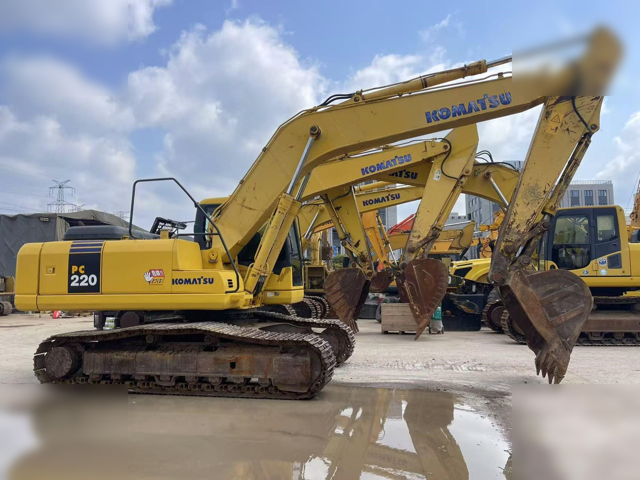 KOMATSU PC220-7 - 크롤러 굴삭기 : 사진 1 KOMATSU PC220-7 - 크롤러 굴삭기 : 사진 1