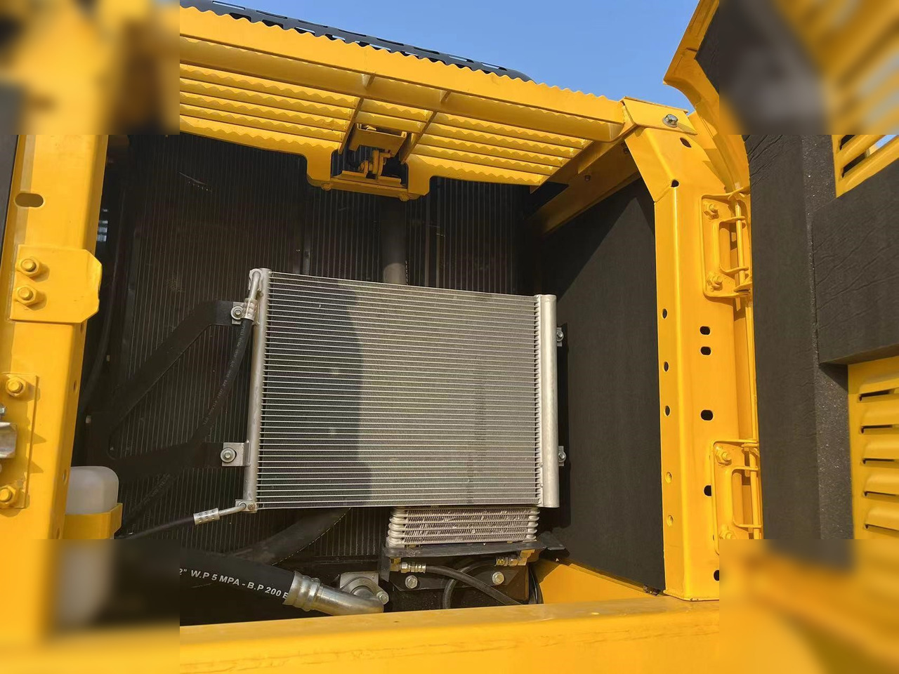 KOMATSU PC220-8M0 - 크롤러 굴삭기 : 사진 5 KOMATSU PC220-8M0 - 크롤러 굴삭기 : 사진 5
