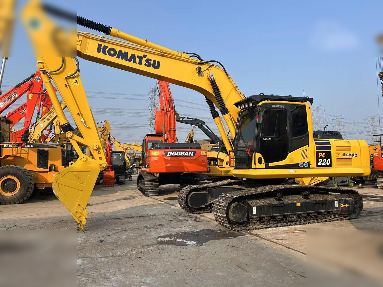 KOMATSU PC220-8M0 - 크롤러 굴삭기 : 사진 1 KOMATSU PC220-8M0 - 크롤러 굴삭기 : 사진 1