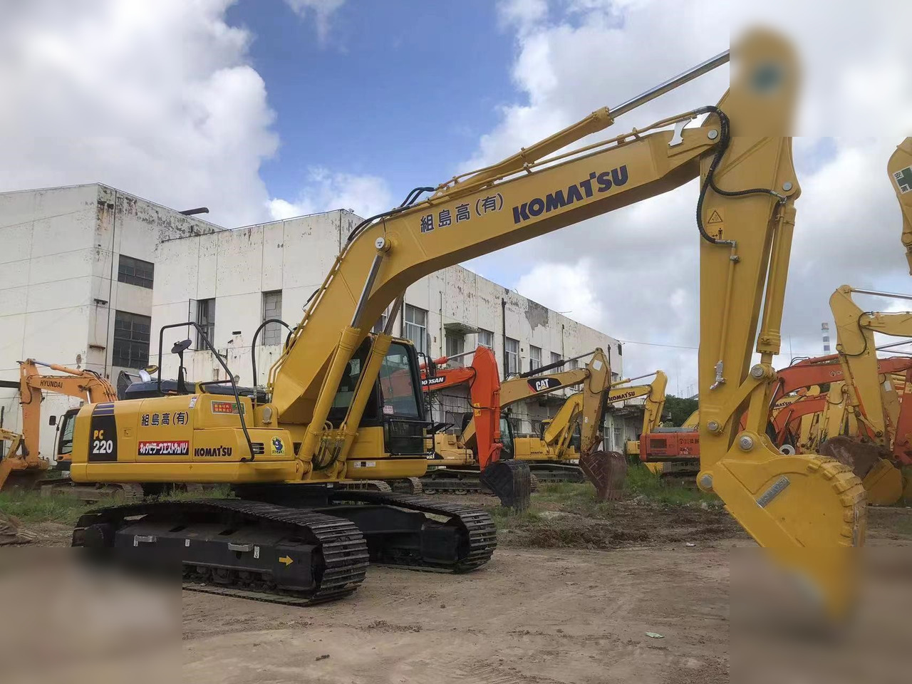 KOMATSU PC220-8N1 - 크롤러 굴삭기 : 사진 2 KOMATSU PC220-8N1 - 크롤러 굴삭기 : 사진 2