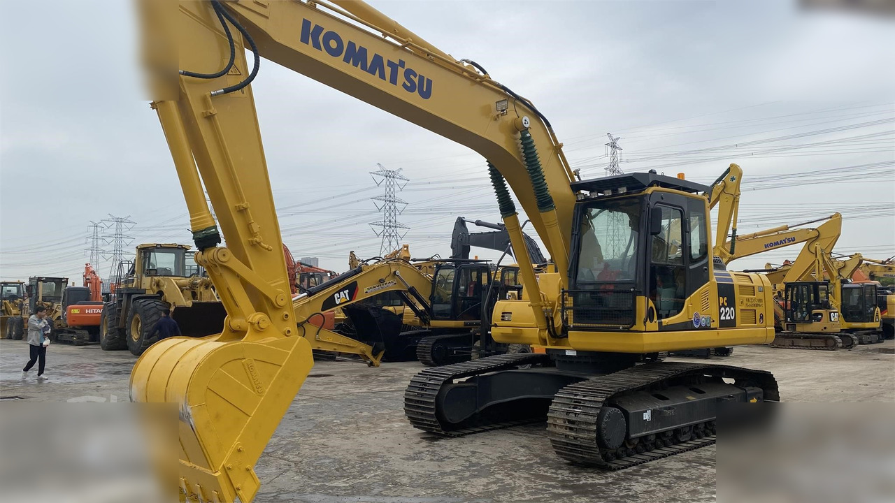 KOMATSU PC220-8 - 크롤러 굴삭기 : 사진 3 KOMATSU PC220-8 - 크롤러 굴삭기 : 사진 3