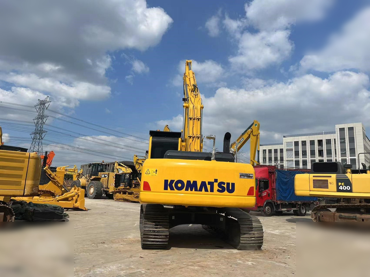 KOMATSU PC220-8 - 크롤러 굴삭기 : 사진 3 KOMATSU PC220-8 - 크롤러 굴삭기 : 사진 3