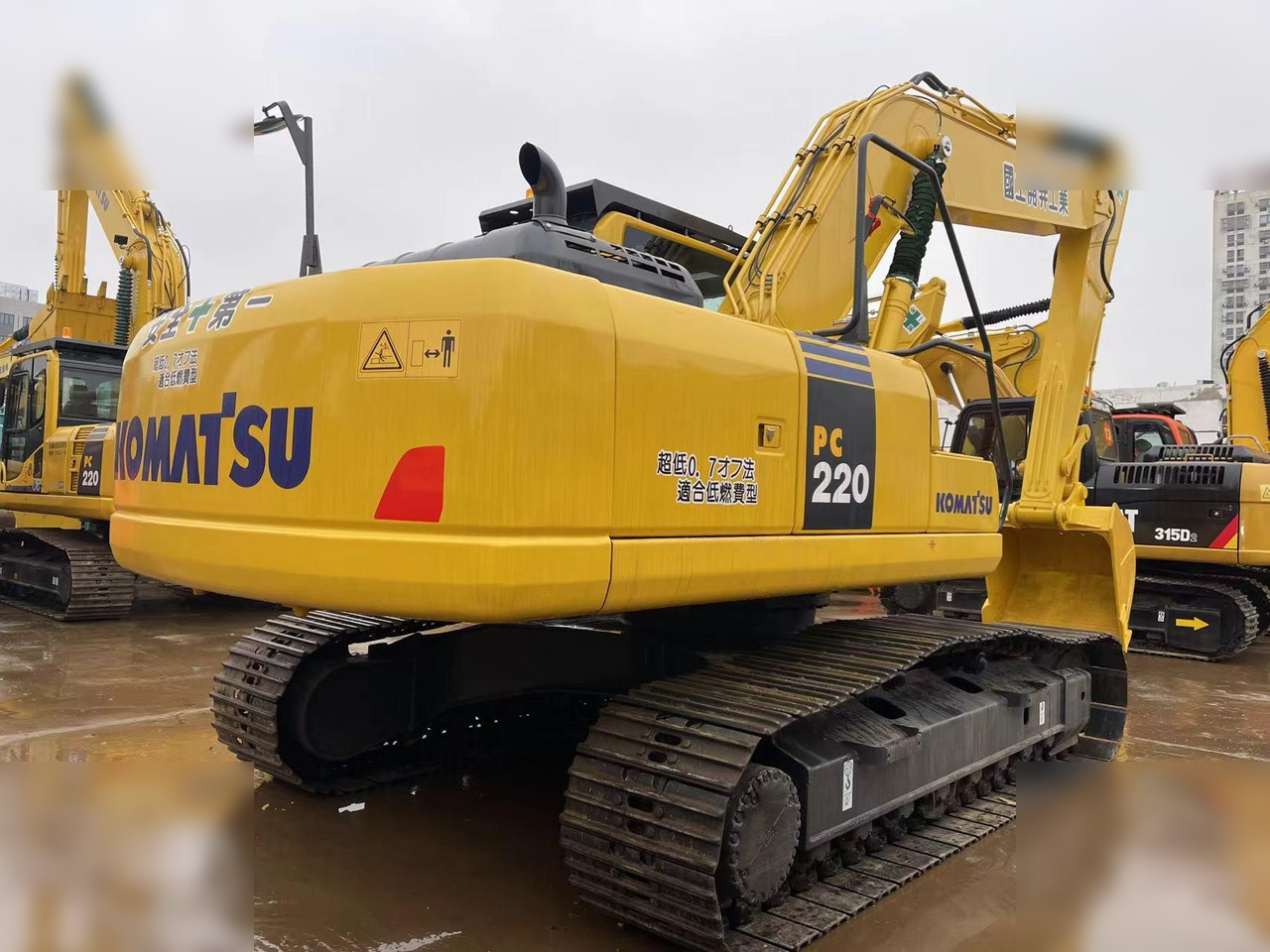 KOMATSU PC220-8 - 크롤러 굴삭기 : 사진 3 KOMATSU PC220-8 - 크롤러 굴삭기 : 사진 3