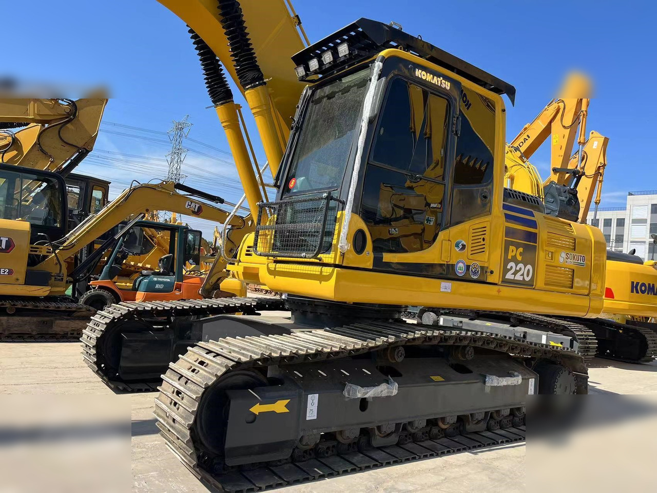 KOMATSU PC220-8 - 크롤러 굴삭기 : 사진 3 KOMATSU PC220-8 - 크롤러 굴삭기 : 사진 3