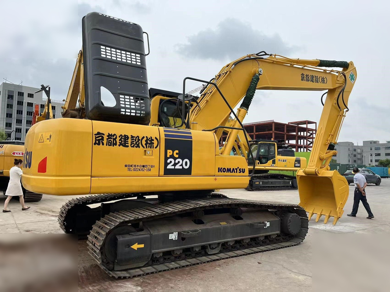 KOMATSU PC220-8 - 크롤러 굴삭기 : 사진 1 KOMATSU PC220-8 - 크롤러 굴삭기 : 사진 1
