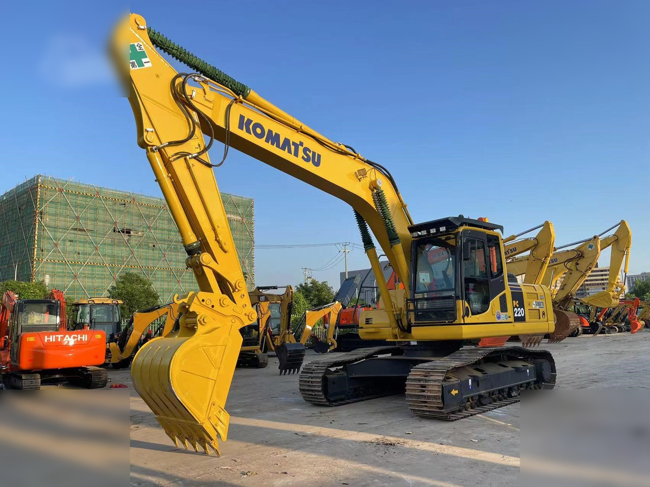 KOMATSU PC220-8 - 크롤러 굴삭기 : 사진 1 KOMATSU PC220-8 - 크롤러 굴삭기 : 사진 1