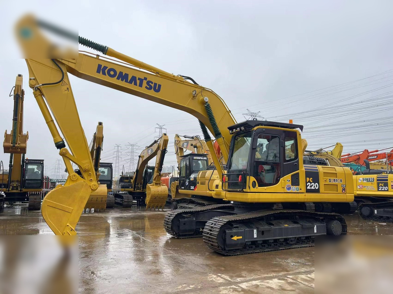 KOMATSU PC220-8 - 크롤러 굴삭기 : 사진 1 KOMATSU PC220-8 - 크롤러 굴삭기 : 사진 1