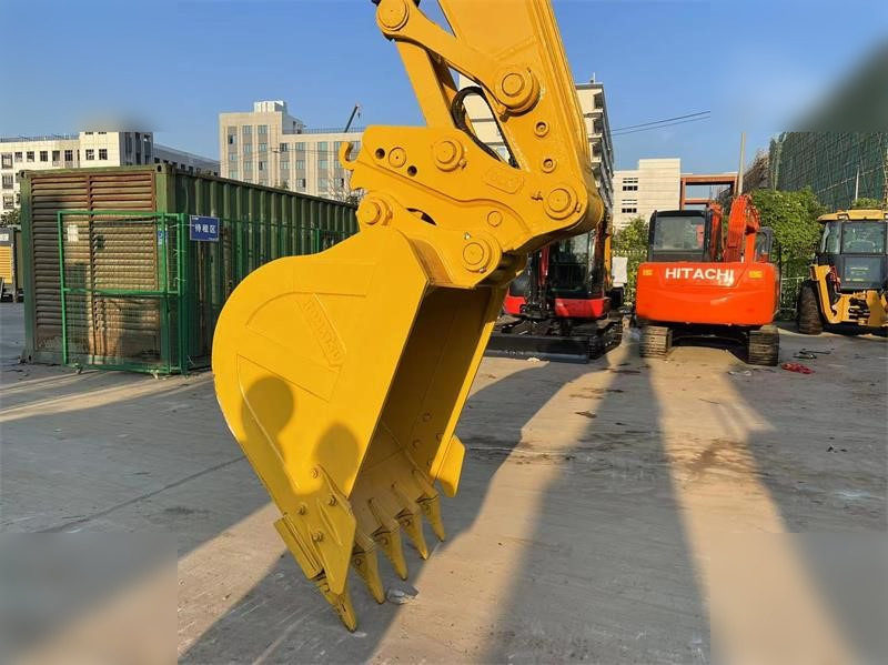 크롤러 굴삭기 KOMATSU PC220-8 : 사진 7