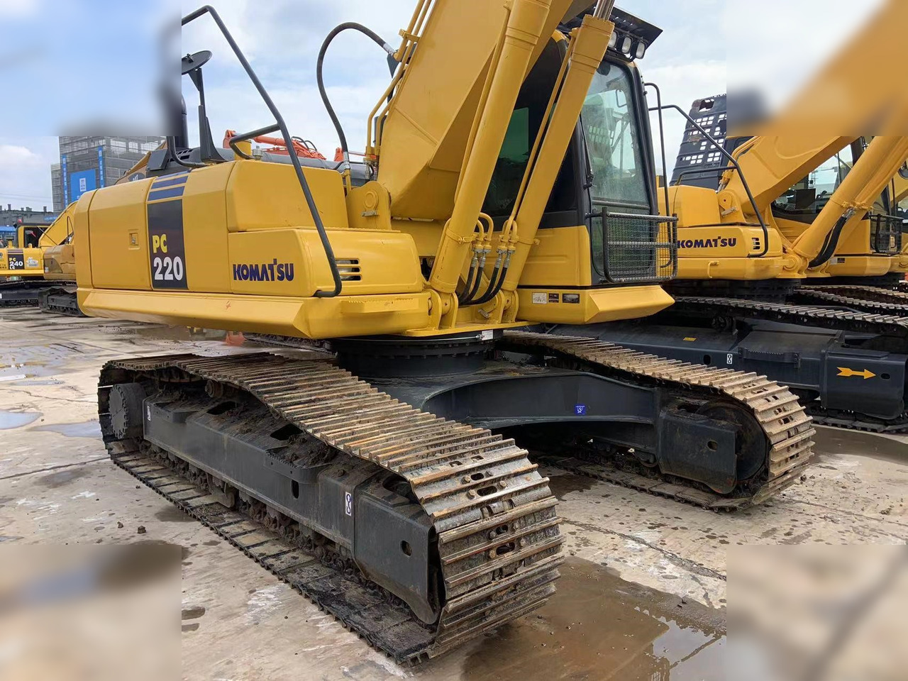 KOMATSU PC220-8 - 크롤러 굴삭기 : 사진 4 KOMATSU PC220-8 - 크롤러 굴삭기 : 사진 4