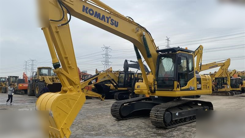 KOMATSU PC220-8 - 크롤러 굴삭기 : 사진 2 KOMATSU PC220-8 - 크롤러 굴삭기 : 사진 2