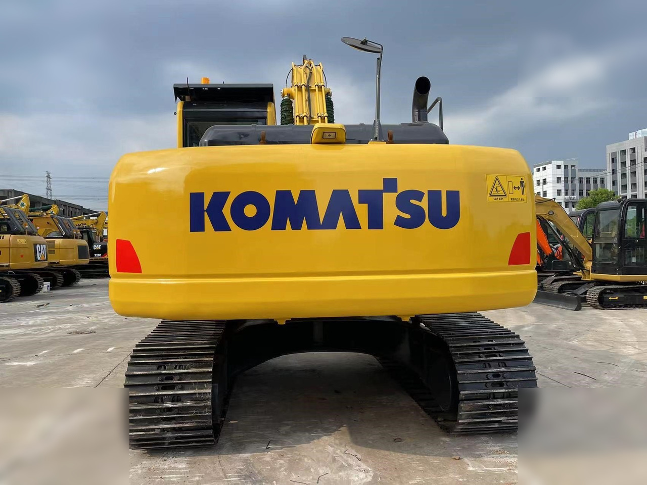KOMATSU PC220-8 - 크롤러 굴삭기 : 사진 2 KOMATSU PC220-8 - 크롤러 굴삭기 : 사진 2