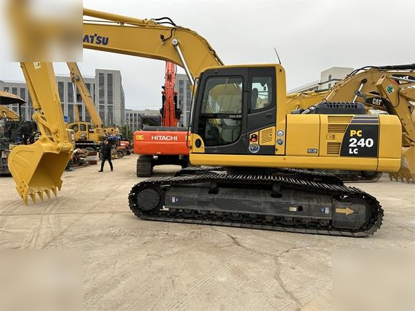 KOMATSU PC240 LC-8 - 크롤러 굴삭기 : 사진 1 KOMATSU PC240 LC-8 - 크롤러 굴삭기 : 사진 1