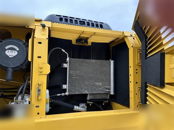 크롤러 굴삭기 KOMATSU PC240 LC-8 : 사진 9